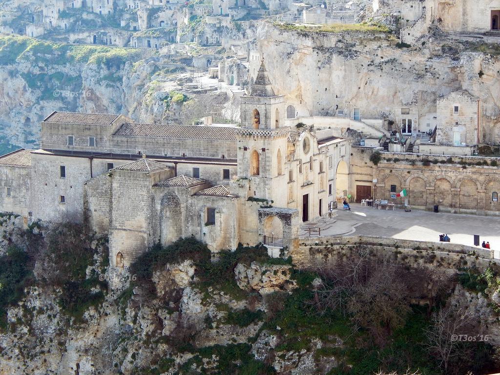 Отель Sotto L'Arco Матера Экстерьер фото