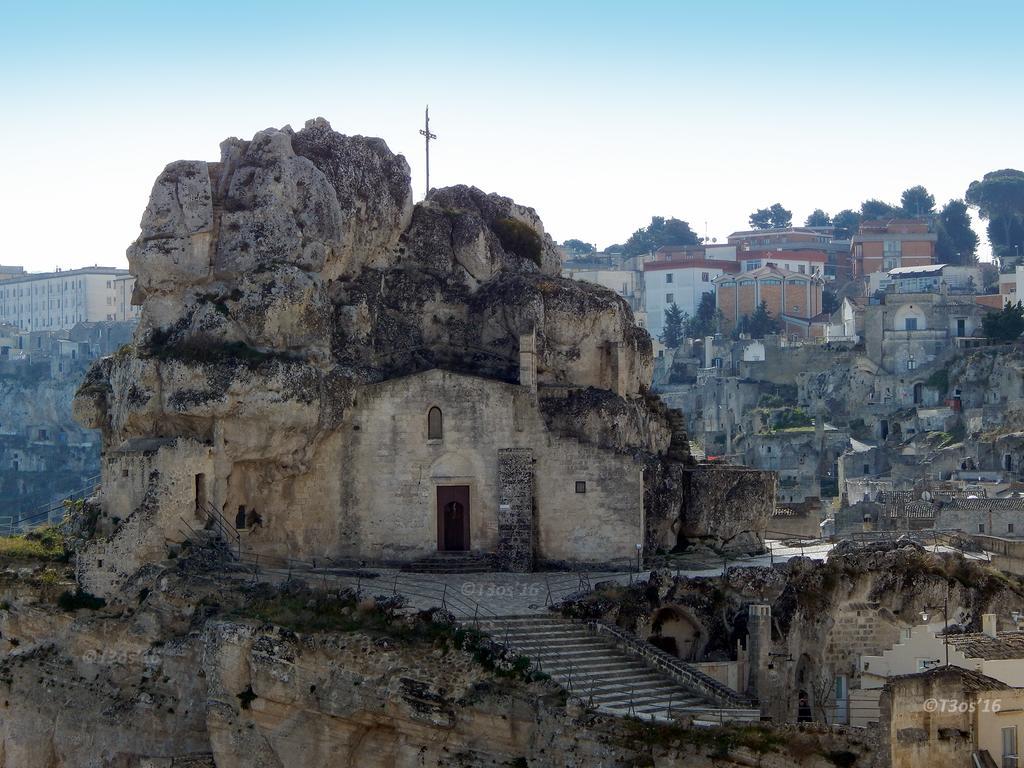 Отель Sotto L'Arco Матера Экстерьер фото